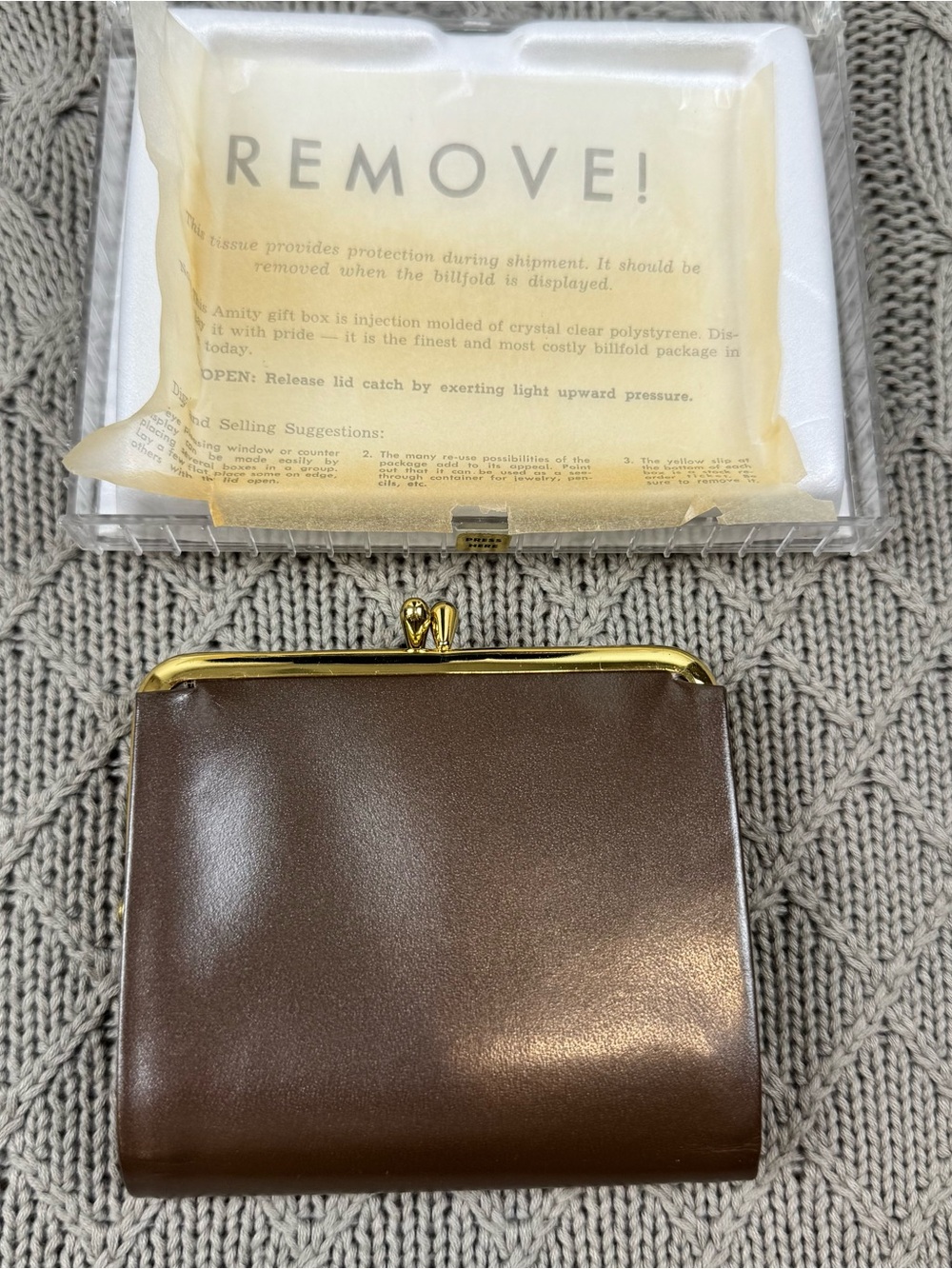 Vintage AMITY Brown Leather Wallet Coin Purse with Gold Frame - Picture 3 of 11